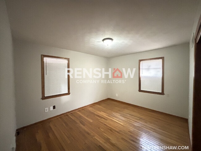 Building Photo - 4593 Wooddale Ave