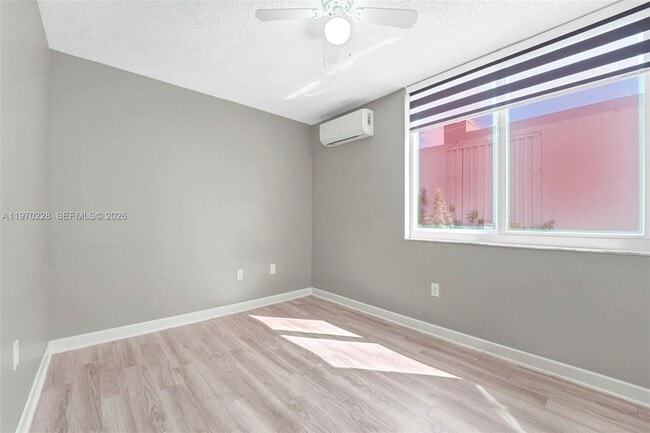 Building Photo - 1096 W 42nd Pl