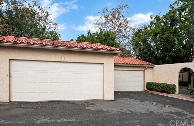 Building Photo - 31618 W Nine Dr