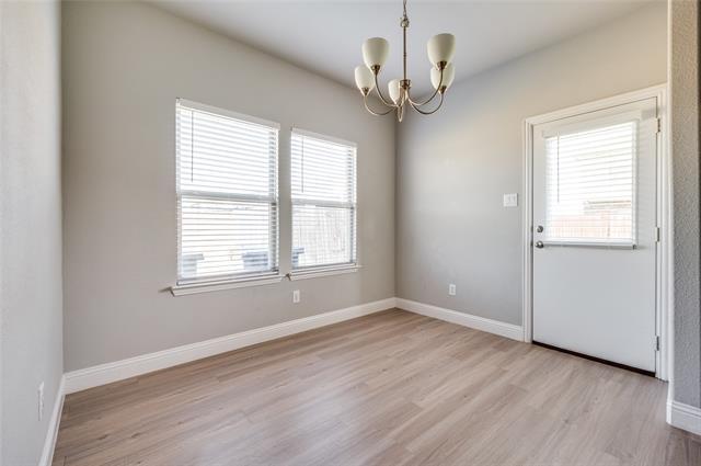 Building Photo - 5002 Villas Dr