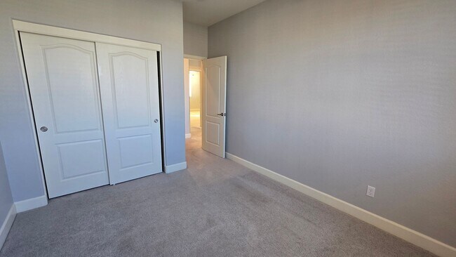 Building Photo - Beautiful two story Spanish springs home