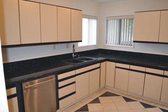 Building Photo - 6407 Gentry Ave