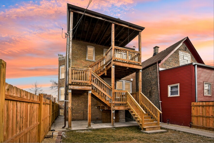 Building Photo - 1806 S Trumbull Ave