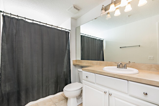 Building Photo - 5308 Myrtlewood Cir E