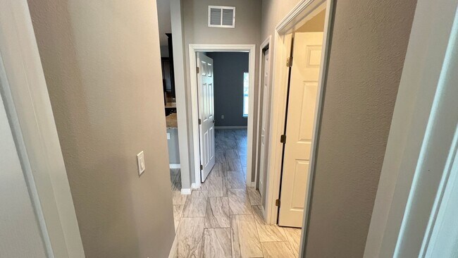 Building Photo - Beautiful 3 Bedroom Palm Bay Home with Upgrades & No Water Bill!