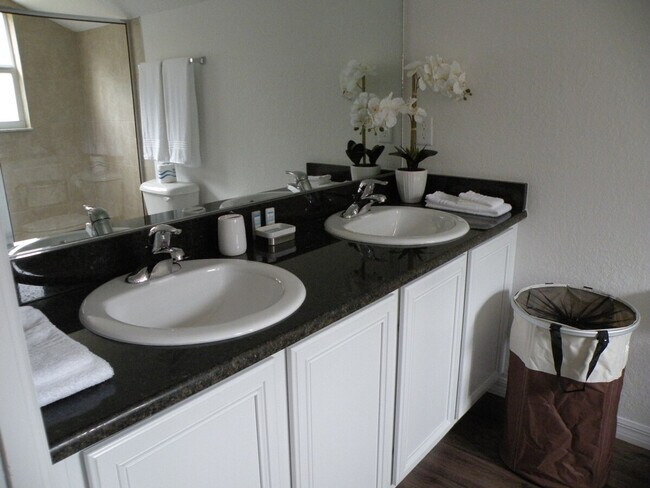 Building Photo - 10220 W Waterlander Lp