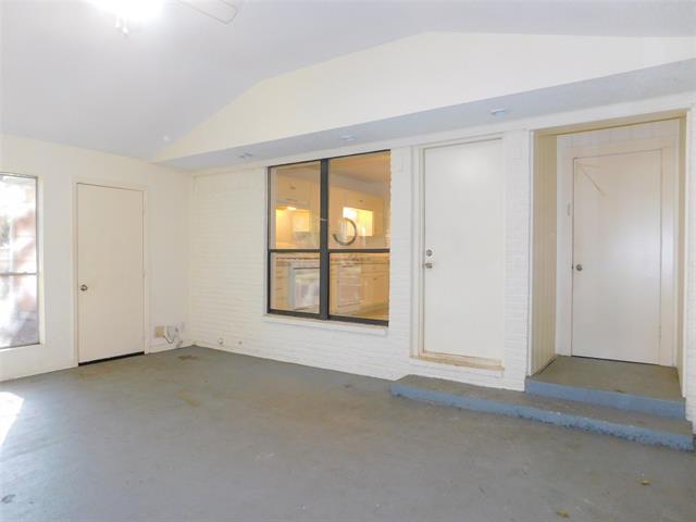 Building Photo - 2119 Mercedes Rd