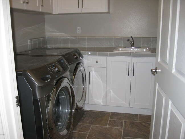 Building Photo - 7291 Range Vw Cir