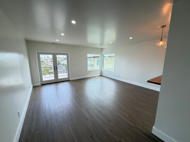 Building Photo - 3 Bed 2 Bath Apartment, New Construction In Cleveland Heights (With Garage)