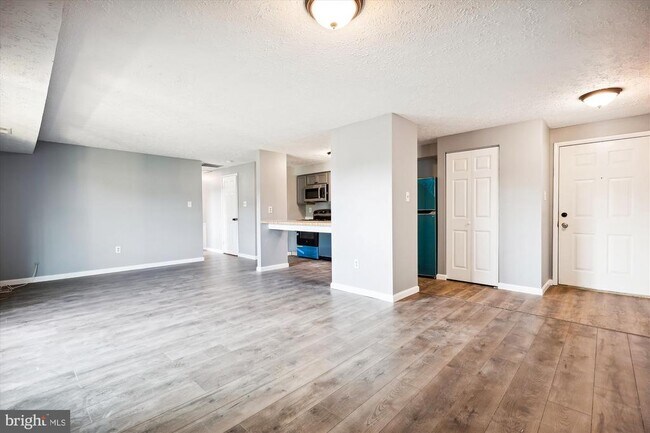 Building Photo - 12405 Hickory Tree Way