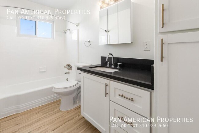 Building Photo - 5136 E Livingston Dr