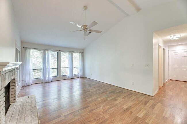 Building Photo - 529 Warm Springs Cir