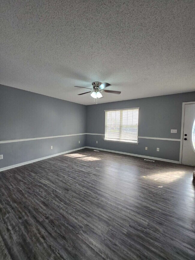 Building Photo - Fenced in 4 Bed /2 Bath House in Ringgold