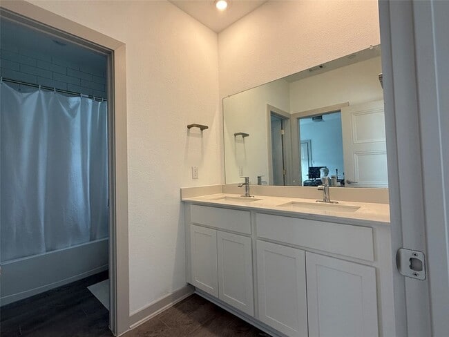 Building Photo - 555 Eiseley Dr