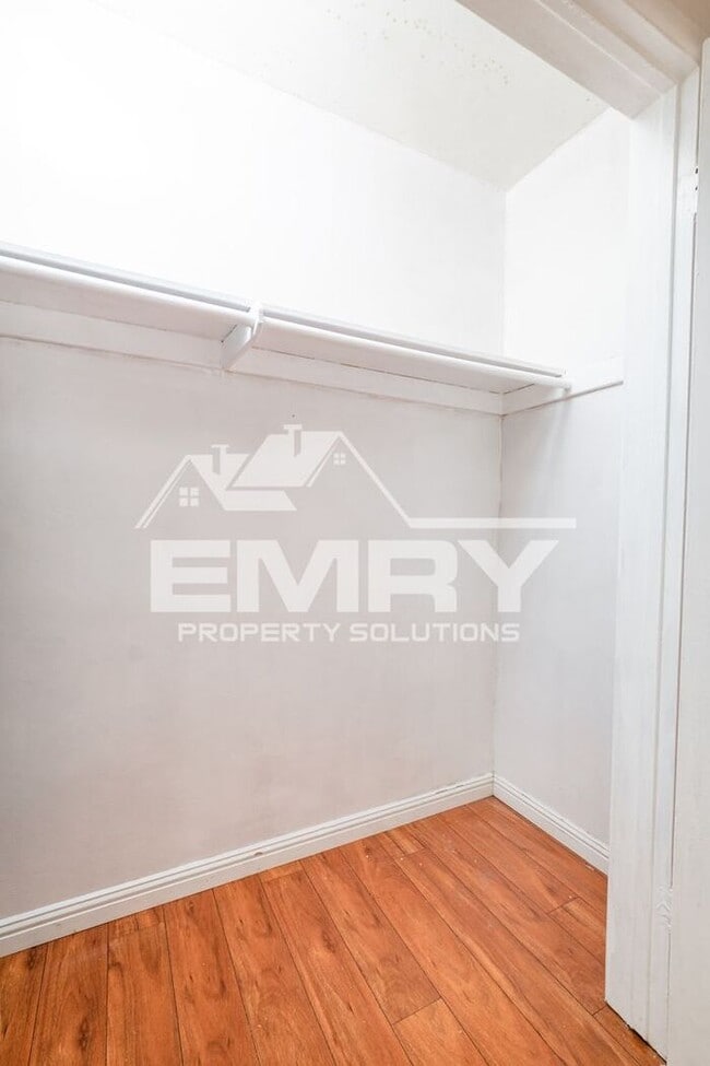 Building Photo - 1 Bedroom Apartment Move in Ready Inglewood CA 90303