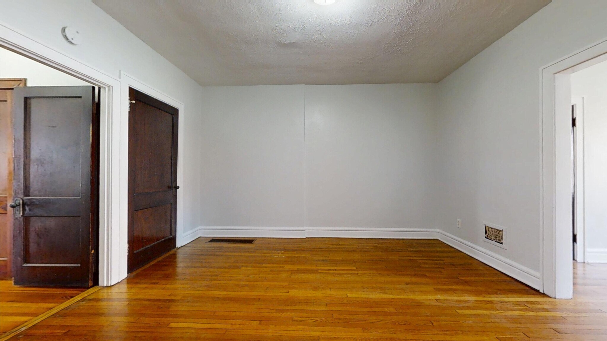 Building Photo - 3704 Fairview Ave