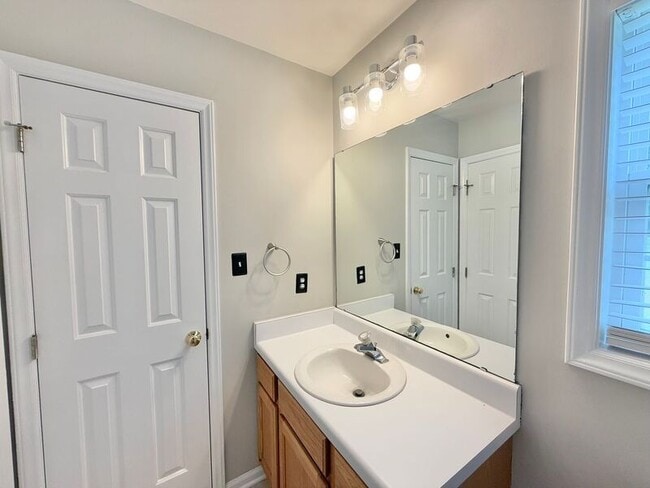 Building Photo - 119 Percheron Dr