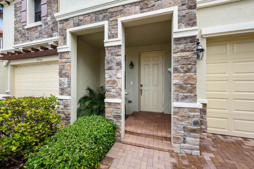 Building Photo - 6948 Broadland Way