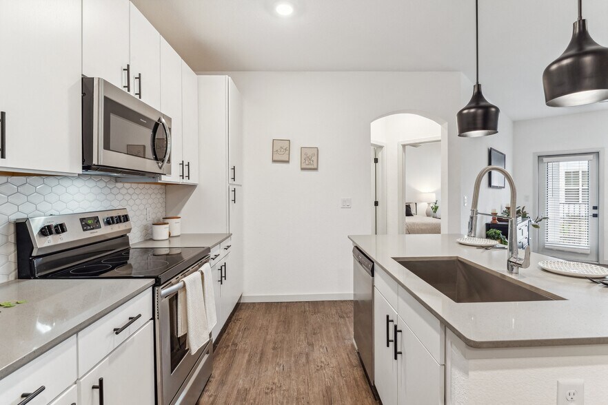 Primary Photo - The Lofts at Highlands