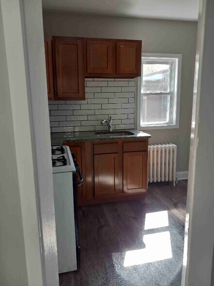 Building Photo - 2527 Edgmont Ave