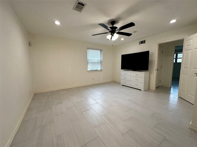 Building Photo - 9626 Highmeadow Dr