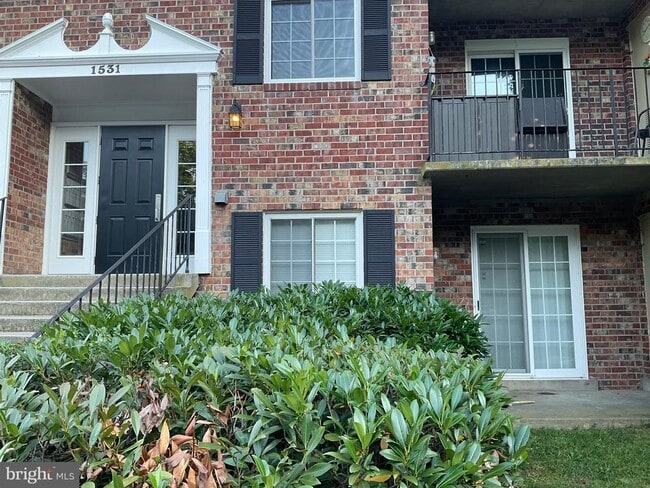 Building Photo - 1531 Colonial Dr