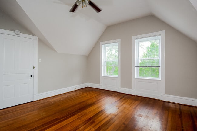 Building Photo - Fantastic 3bd/2ba home! Coming soon!