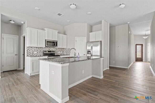 Building Photo - 6117 Verde Dr