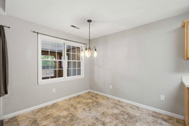 Building Photo - 1860 Piper Dr