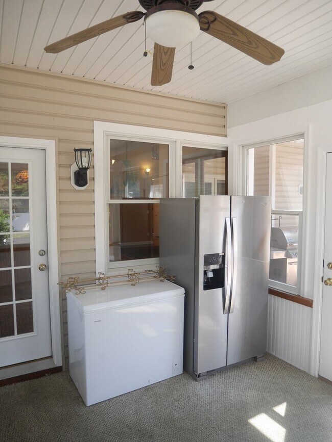 Building Photo - Elegant Coastal Home with Spacious Layout Near Lewes Beach