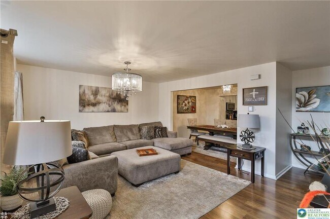 Building Photo - 204 Ridings Cir