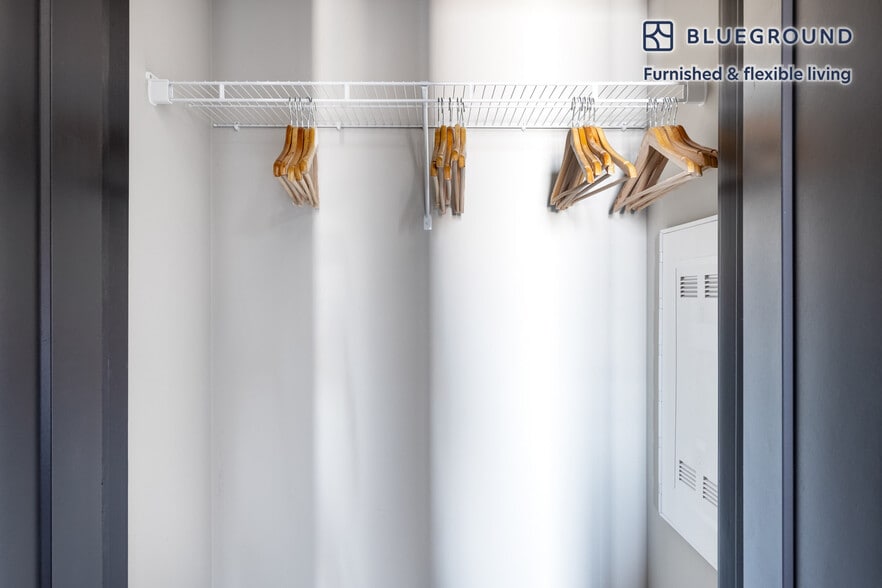 Building Photo - 939 W Washington Blvd