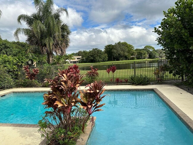 Building Photo - 7243 Encina Ln