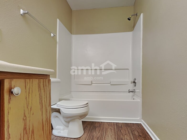 Building Photo - 8441 Wheatfield Dr