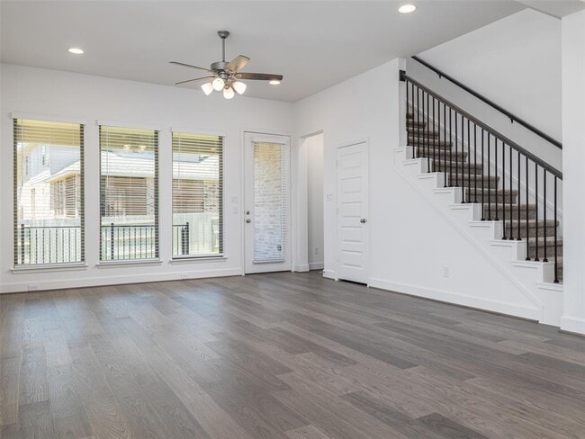 Building Photo - 217 Gary Wayne Dr