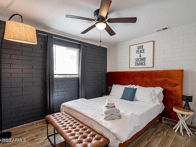 Building Photo - 1214 E Tempe Dr