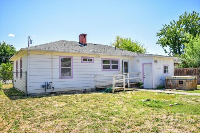 Building Photo - 924 Mount Pitt Ave