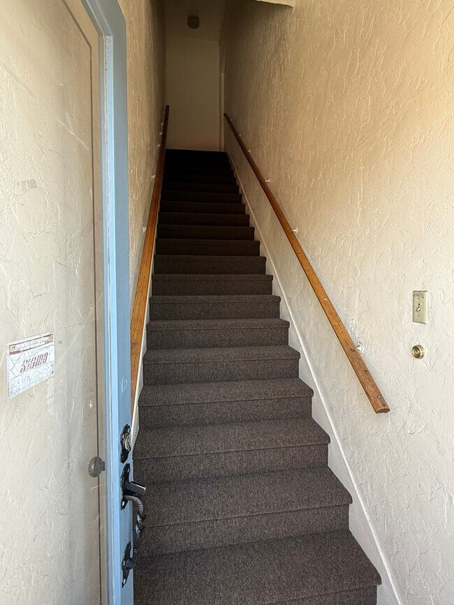 Building Photo - Charming Apartment on West Valley Boulevar...