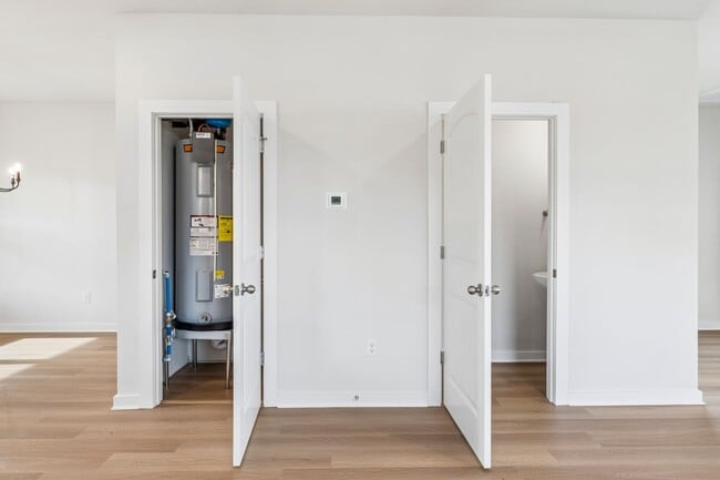 Building Photo - Brand new home in a great location central to all of Tri-Cities