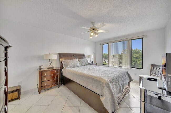 Building Photo - 9485 N Belfort Cir