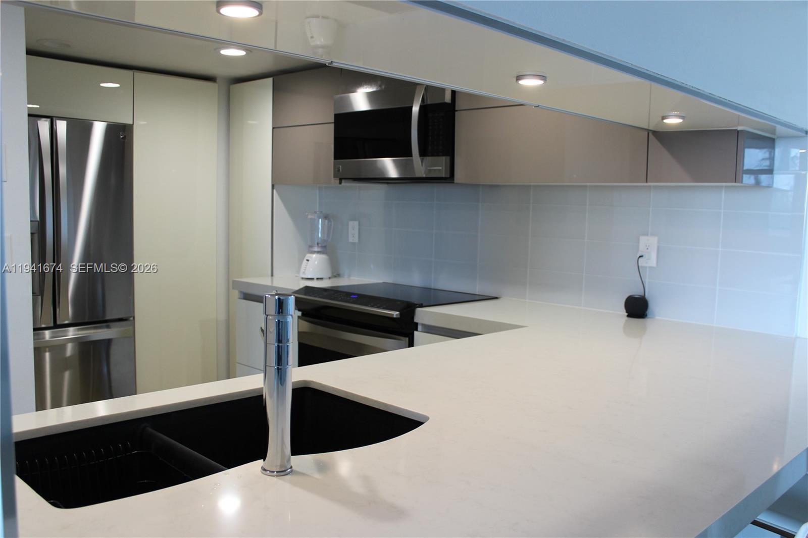 Building Photo - 650 West Ave