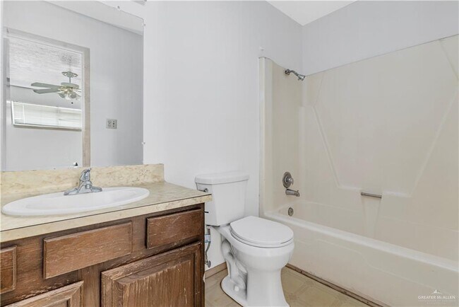 Building Photo - 21 E Samano St