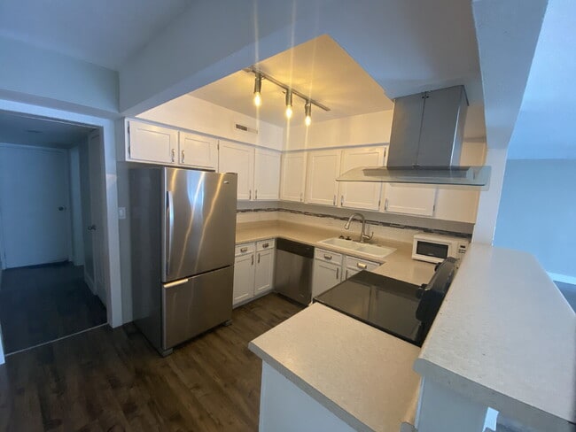 Building Photo - 776 Diagonal St