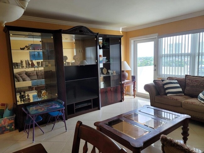 Building Photo - 401 Golden Isles Dr