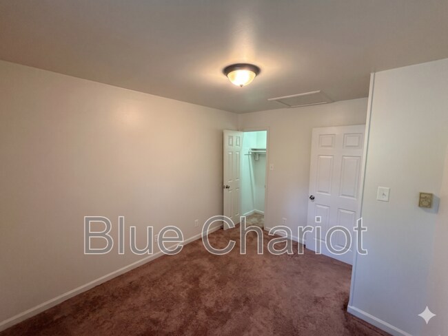 Building Photo - 502 Raynor St