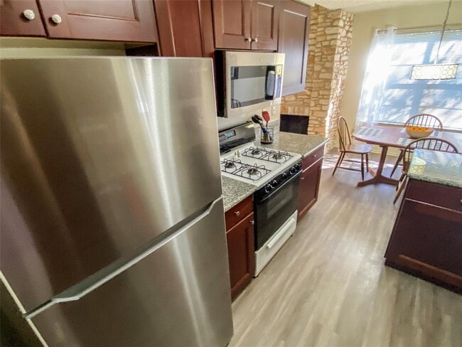 Building Photo - 12905 Pegasus St