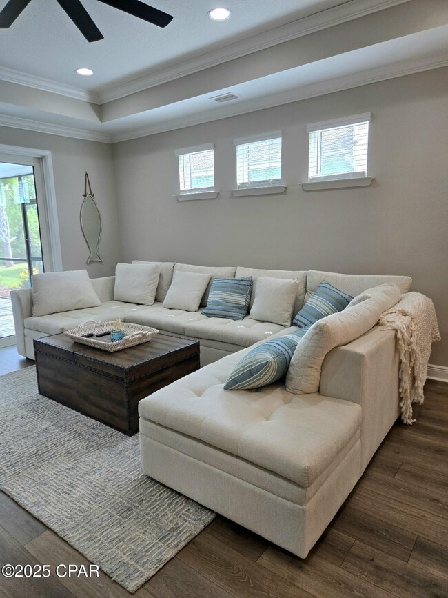 Building Photo - 8645 Weekend Dr