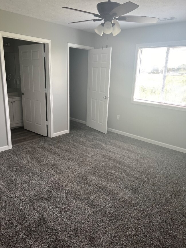 Building Photo - NP Rentals - 2321 W 18th St #3