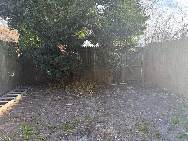 Building Photo - Townhouse For Rent in Virginia Beach