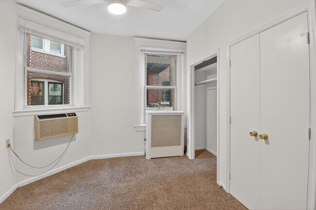Building Photo - Available Now! 2Bd / 1.5Ba in the Heart of Adams Morgan!